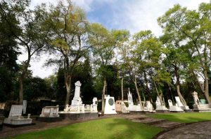 Recorrido de leyendas y misterios en el Panteón Dolores con México Retro