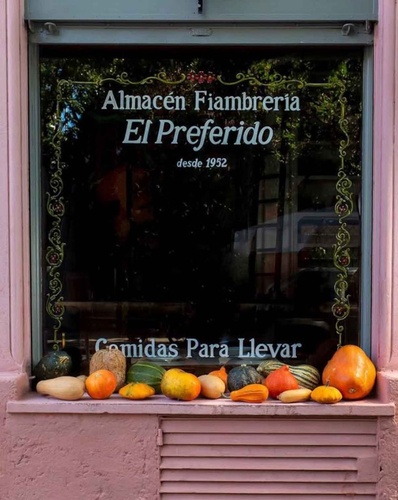 Descubre el alma del asado argentino, desde sus raíces gauchescas hasta las parrillas de lujo en Buenos Aires