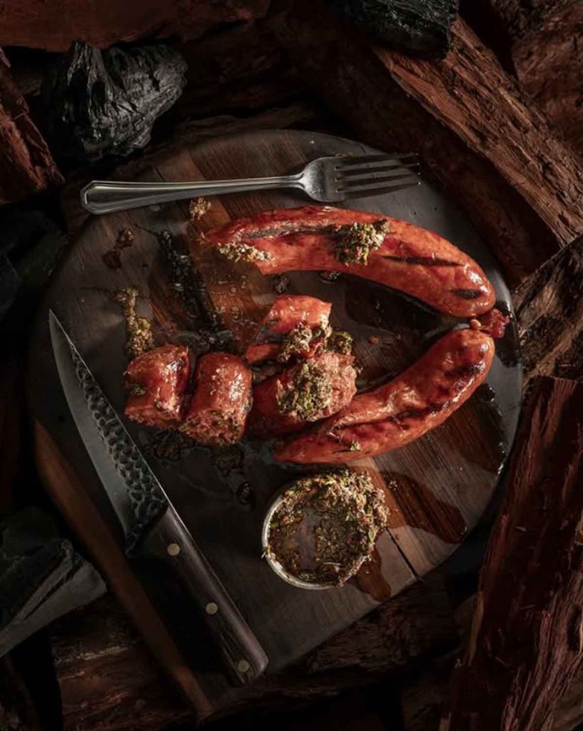 Descubre el alma del asado argentino, desde sus raíces gauchescas hasta las parrillas de lujo en Buenos Aires