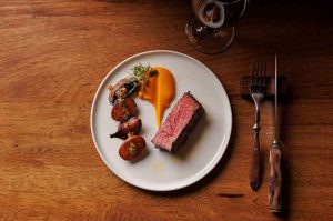 Argentina en tu Plato: Un Viaje por el Ritual Secreto del Asado Porteño