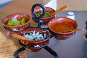 Estas estaciones del Metro están rodeadas de taquerías con salsas contaminadas de materia fecal