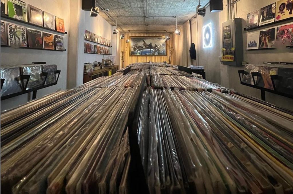 Tiendas de vinilos que visitar en CDMX 2025 Revancha