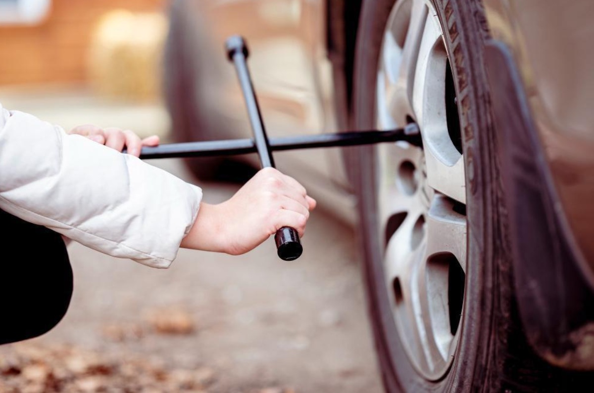 Aprende qué hacer si tienes una llanta ponchada en la carretera