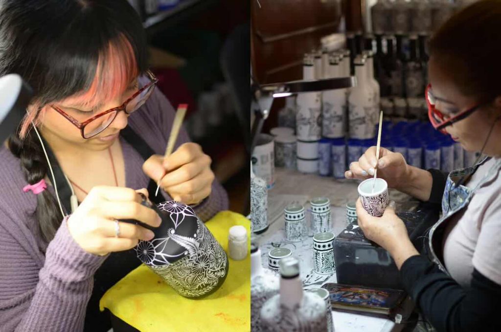 Artesanos de Mexskeletons trabajando en decantadores