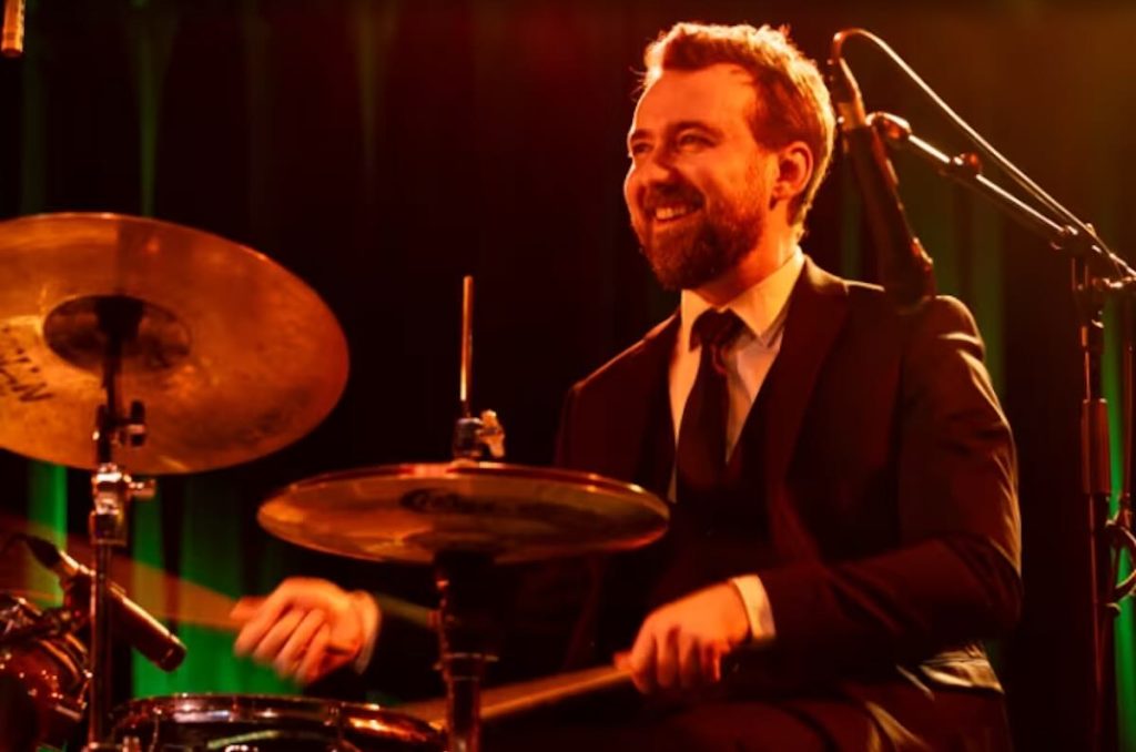 Baterista tocando en The Jazz Room