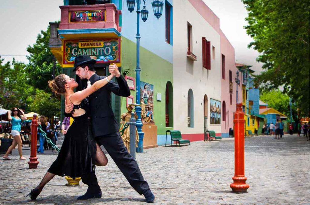 Descubre Buenos Aires en primavera: jacarandás en flor, gastronomía de lujo, tango vibrante y eventos culturales te esperan en Argentina