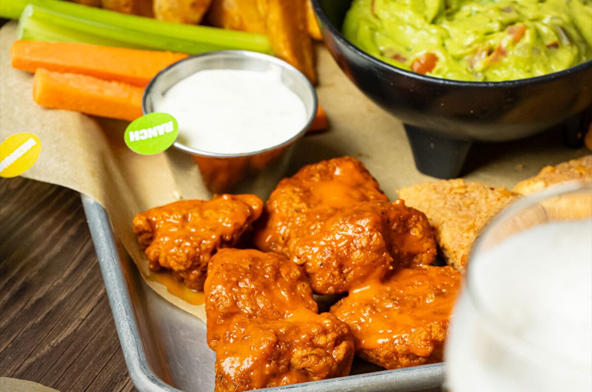 Buffalo Wild Wings celebra el Día del Boneless con estas promos