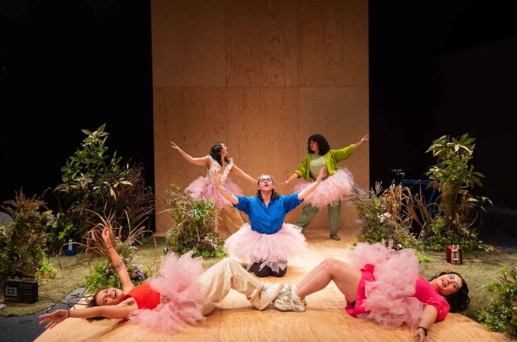Esto no es lo que parece: obra de teatro que cuestiona la violencia estética