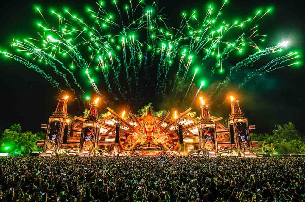 Escenario KineticFIELD patrocinado por Dos Equis