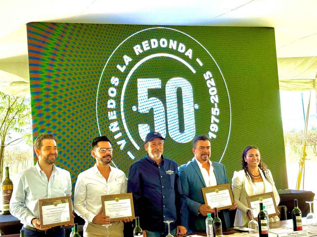 Viñedos La Redonda celebra su 50 aniversario. La temporada de vendimia inaugura una nueva etapa con un vino conmemorativo y reconocimientos.
