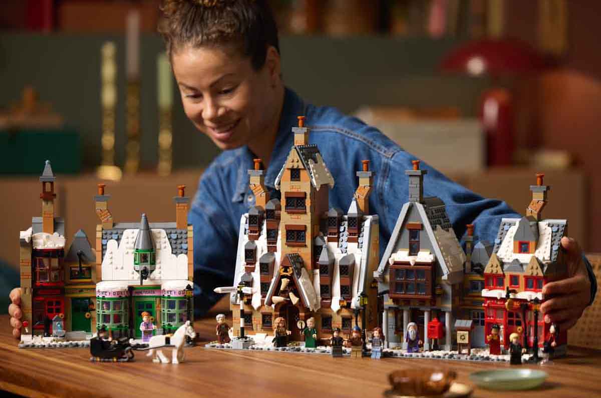 ¡Alista tu varita! El set LEGO de Hogsmeade llega con una mágica edición de coleccionistas