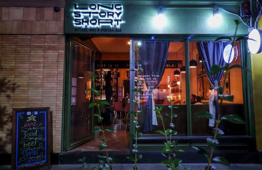 Long Story Short, el bar de la Colonia Juárez, festeja su segundo aniversario en agosto con un menú inspirado en la música y artistas.