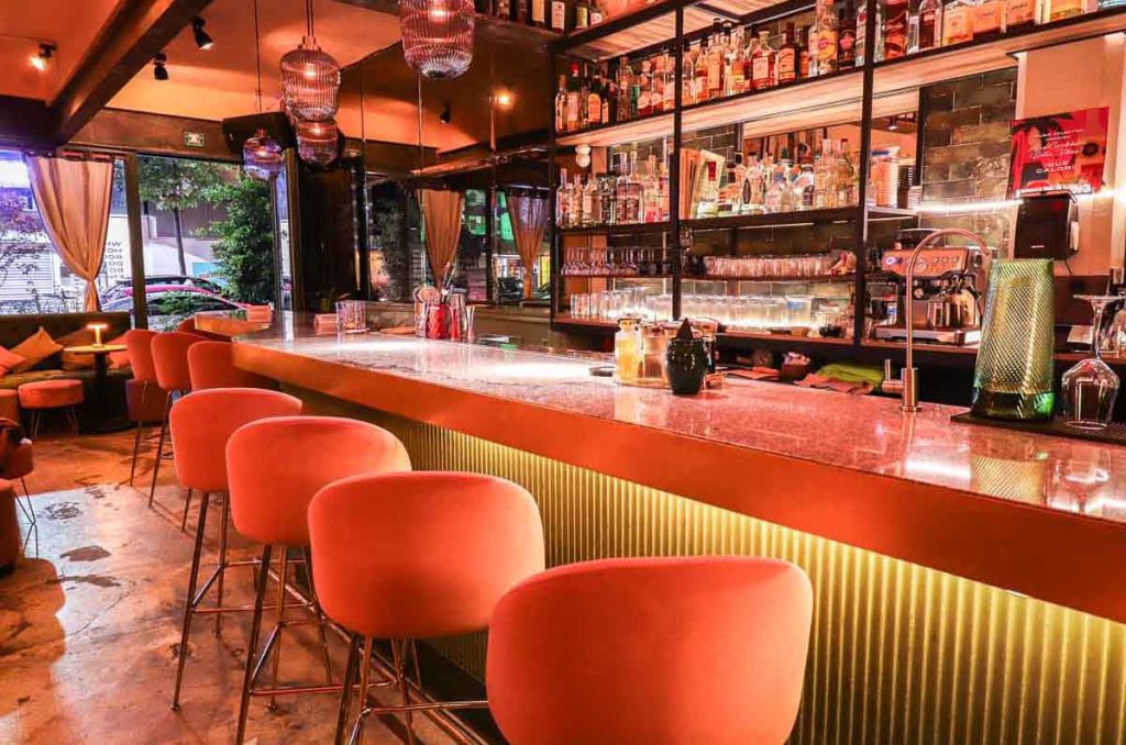 Long Story Short, el bar de la Colonia Juárez, festeja su segundo aniversario en agosto con un menú inspirado en la música y artistas.