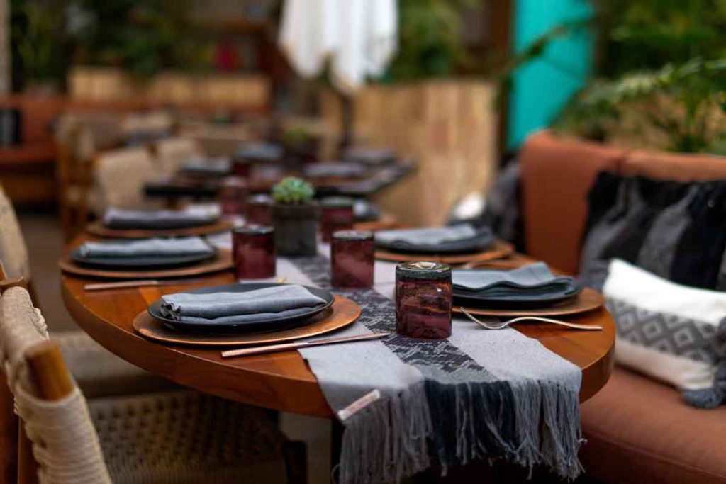 OXA Restaurant adelanta el lanzamiento de su icónico Chile en Nogada hasta septiembre, ofreciendo un platillo que celebra la fusión cultural.