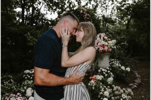 ¡Taylor Swift y Travis Kelce se nos casan! La pareja anunció su compromiso en Instagram