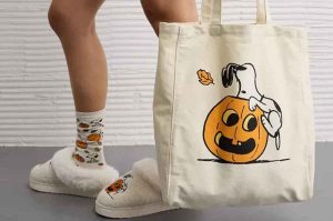 Halloween x American Eagle: Mickey, Snoopy y ropa de terror