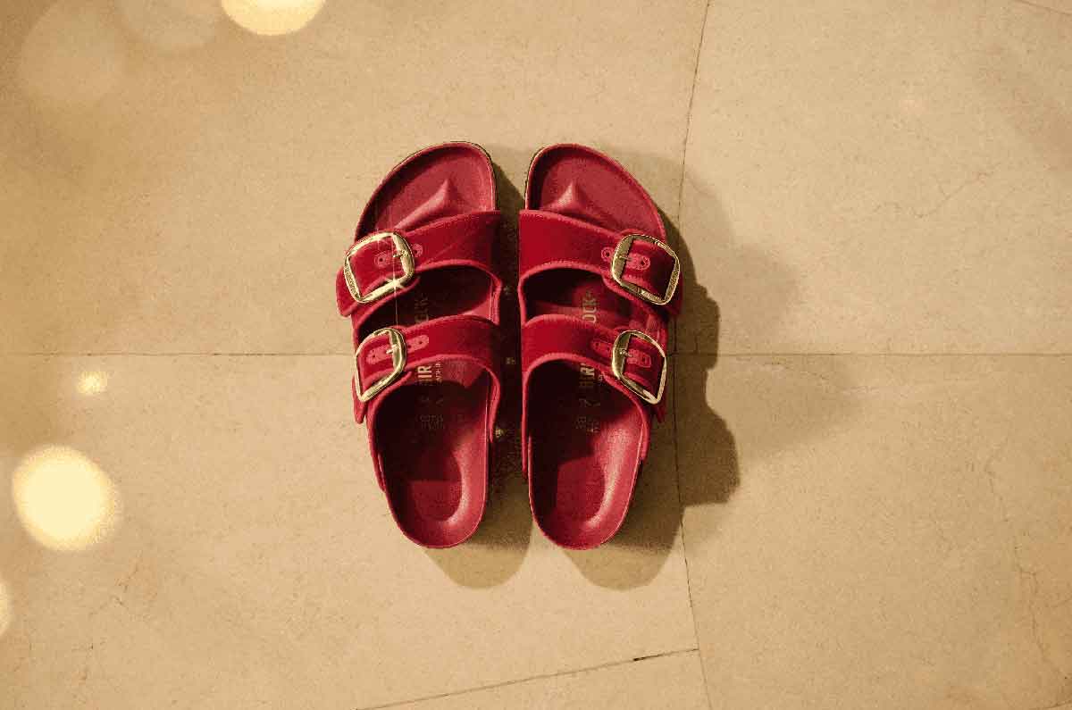 La nueva colección de Birkenstock se viste de grandeza: conoce la era del Big Buckle