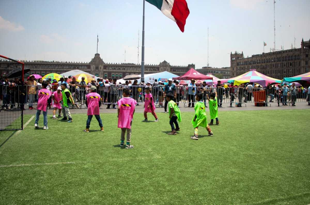 Clase masiva de futbol en CDMX por el Mundial 2026