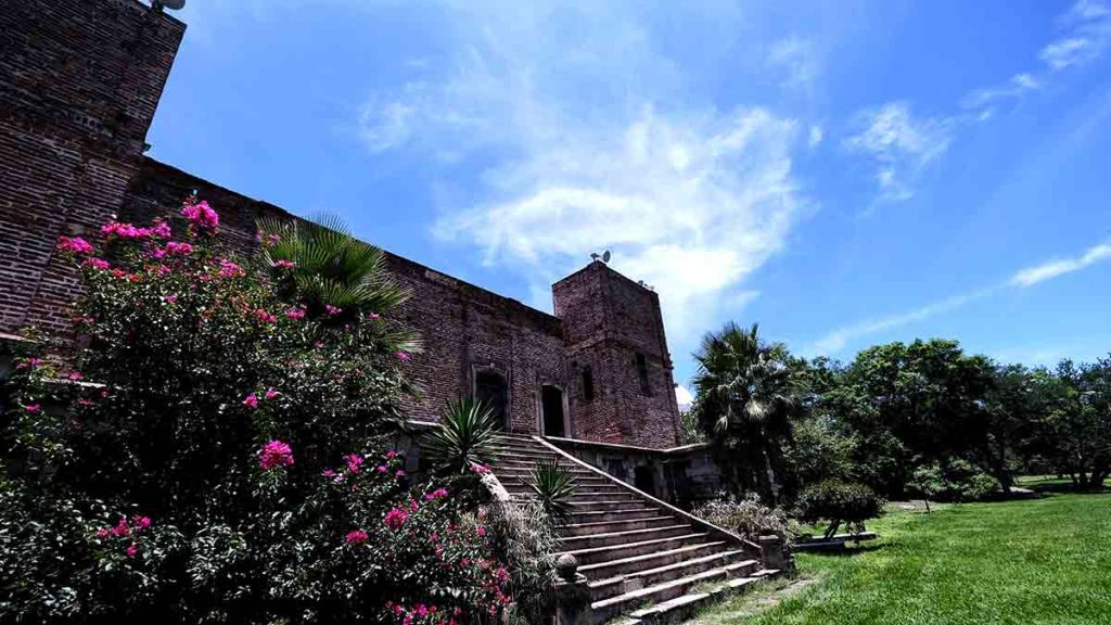 Descubre el Pueblo Mágico de Cocula, la cuna del mariachi, y vive una experiencia única en las fiestas patrias: música, cultura y naturaleza.