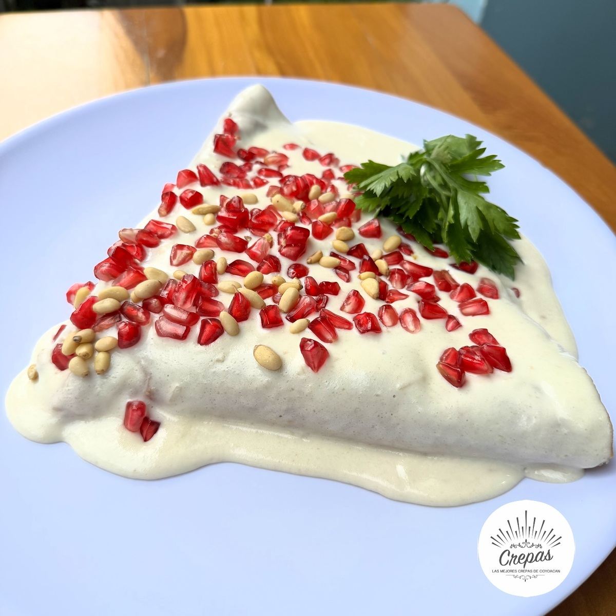 Crepa y helado en Nogada de CDMX