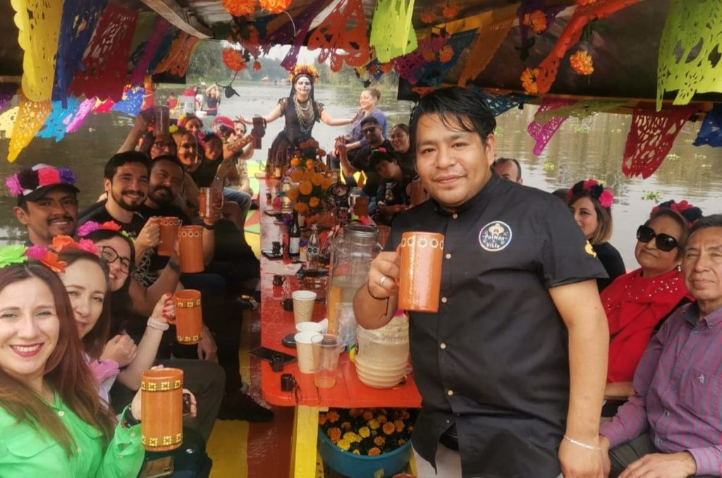 Celebra el Día de Muertos en Xochimilco: Un tour lleno de tradición y diversión 0