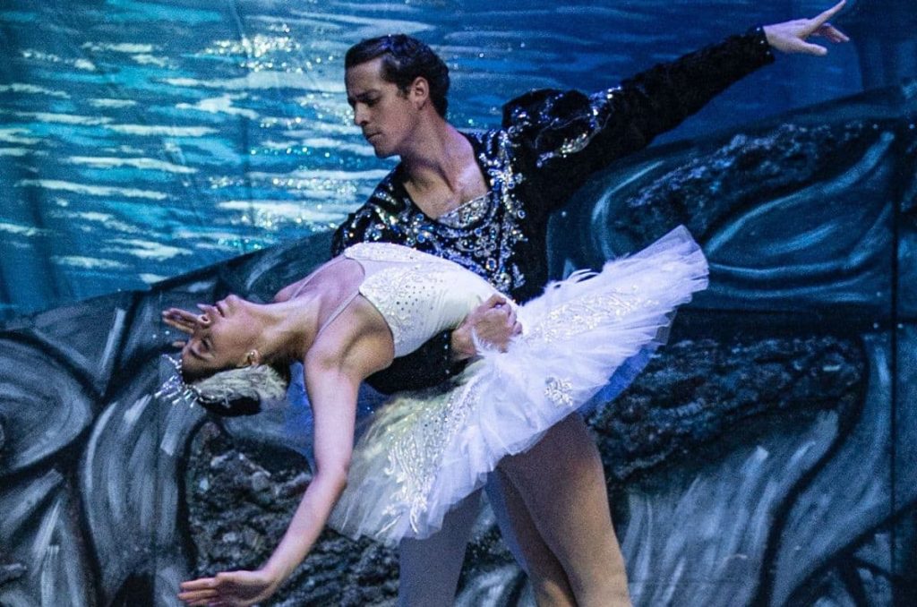 Enamórate del clásico “El Lago de los Cisnes” y su nueva temporada en CDMX 1