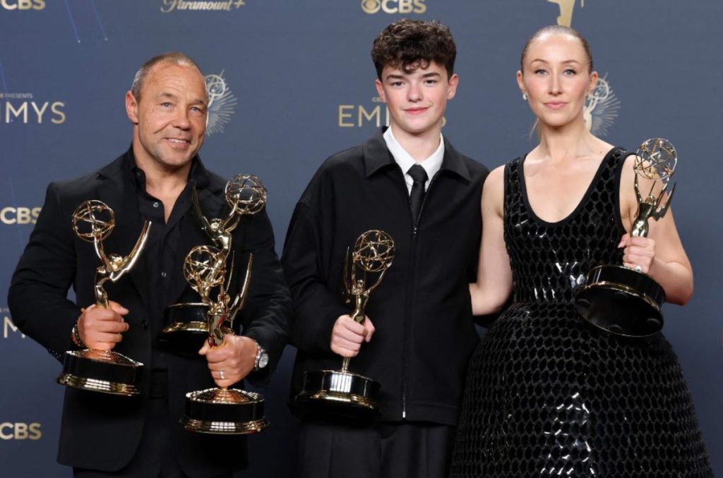 Emmy 2025 ganadores series donde ver streaming