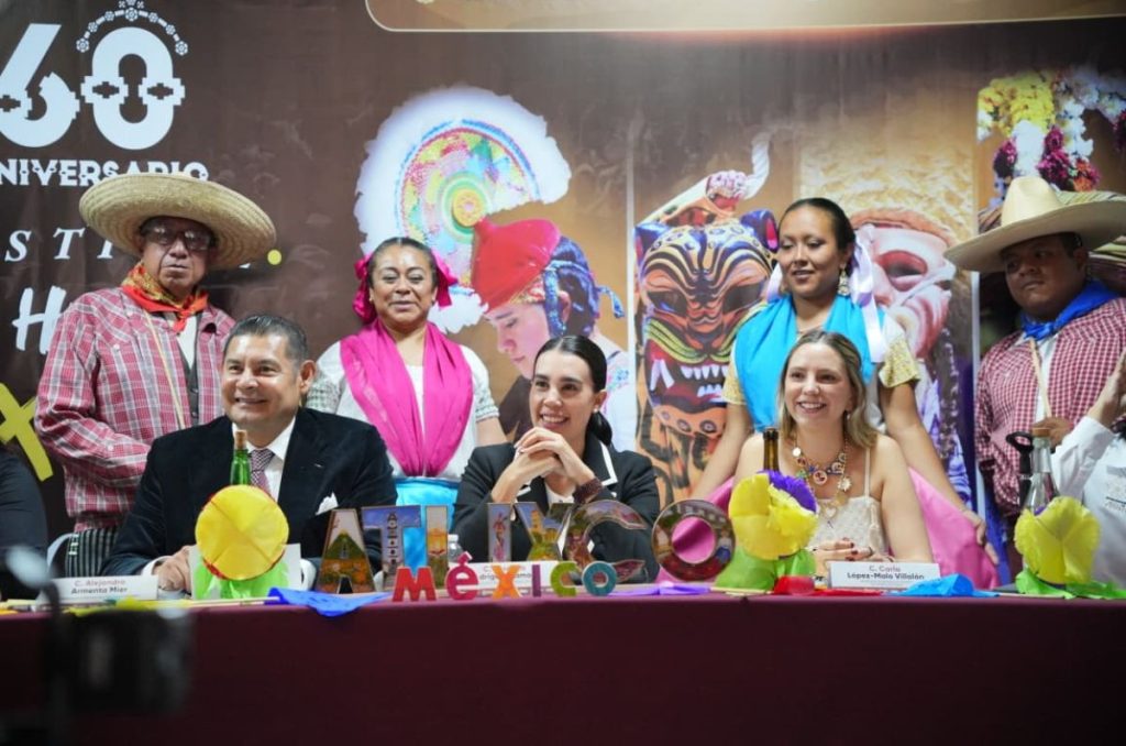 Josefina Rodríguez, Alejandro Armenta y Carla López-Malo en la presentación del Festival Huey Atlixcáyotl 2025