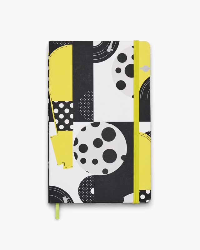 Moleskine y Marc Jacobs se unen en una colección de cuadernos de edición limitada, inspirada en la campaña JOY para el otoño de 2025.