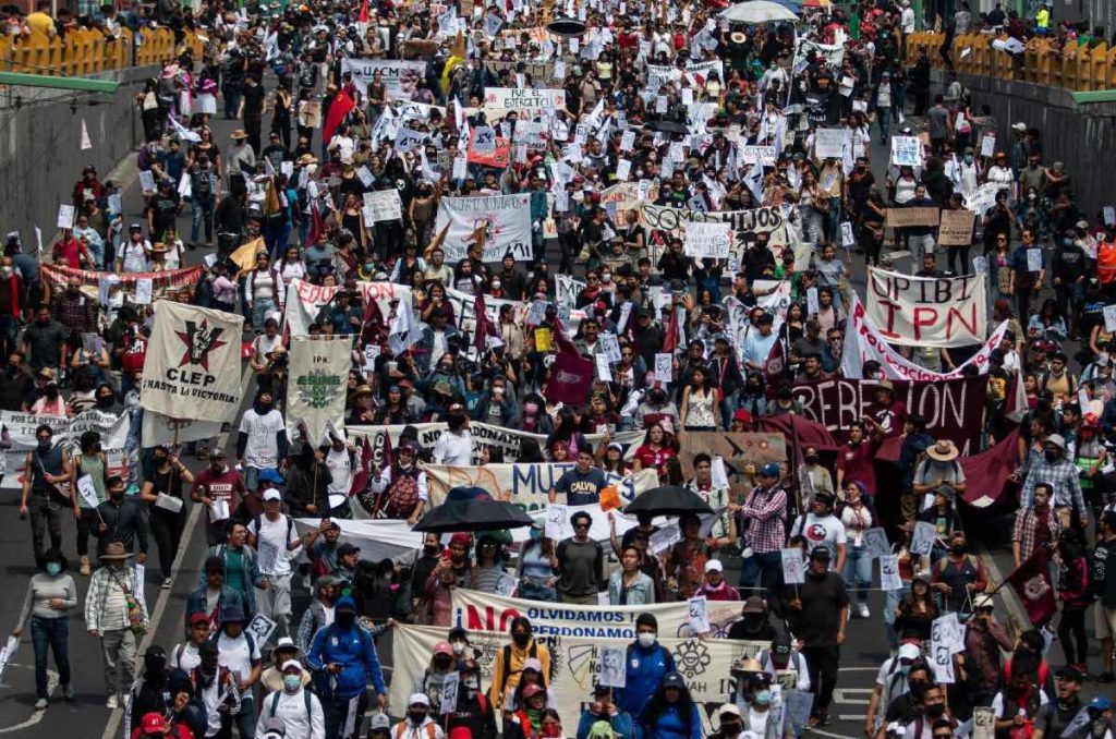 Marchas CDMX Ayotzinapa y 2 de octubre Tlatelolco 2025 horarios y rutas contingentes