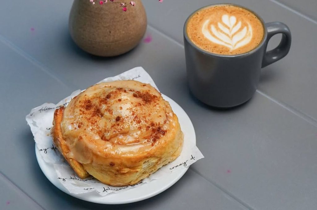Cata de café en CDMX con arte latte en Pisca