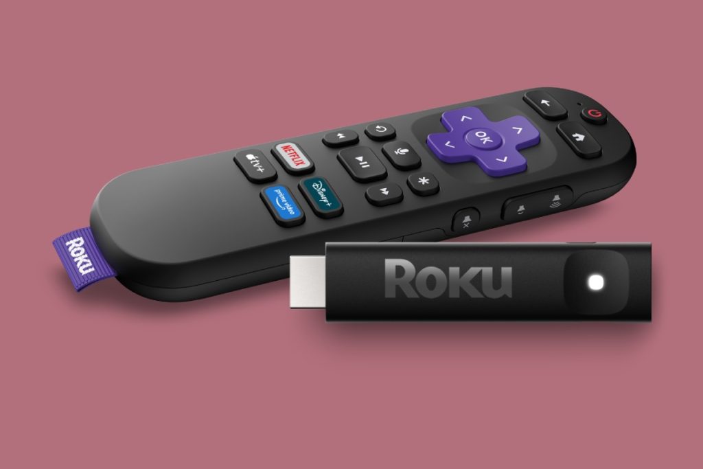 Roku Streaming Stick Plus sobre un fondo de colores. 