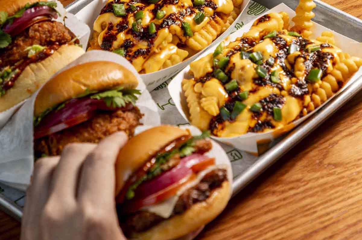 Shake Shack le pone sabor a México: Lanza un menú con salsa macha