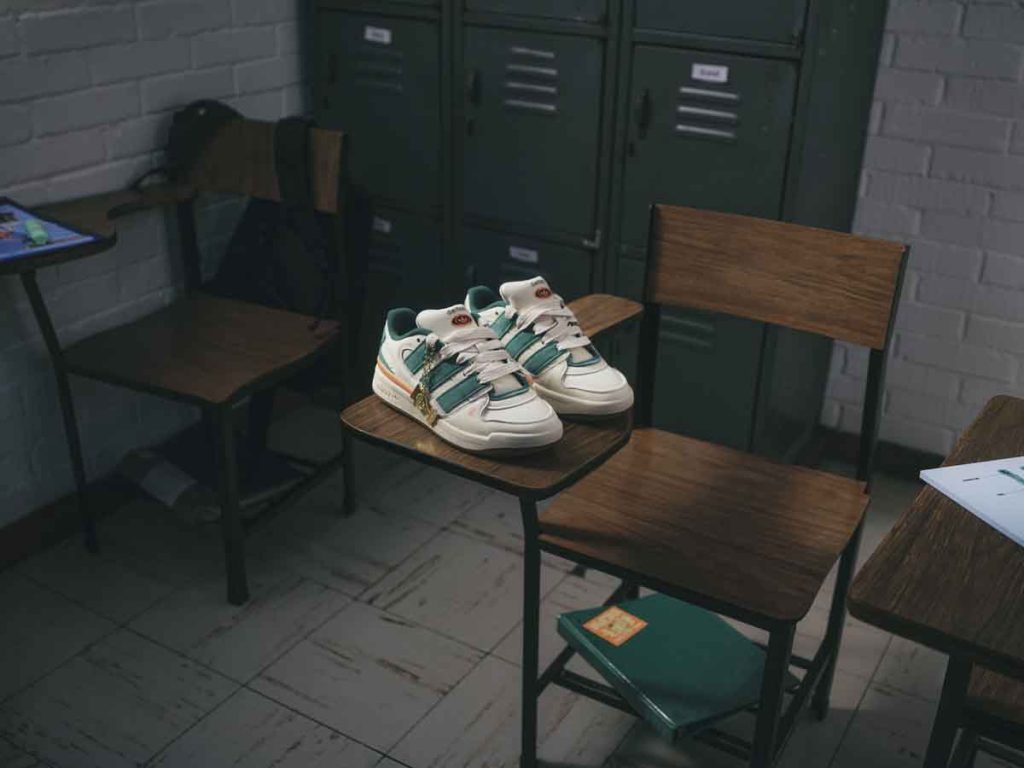 Adidas se une a Tony Delfino para lanzar una colección de ropa y tenis inspiradas en los uniformes escolares mexicanos.