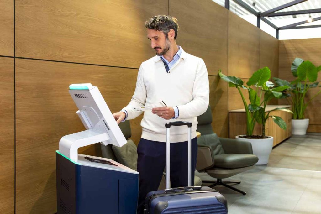 Aeroméxico inaugura una bahía de check-in en el AICM con espacios más cómodos y privados para viajeros Premier con nuevas amenidades.