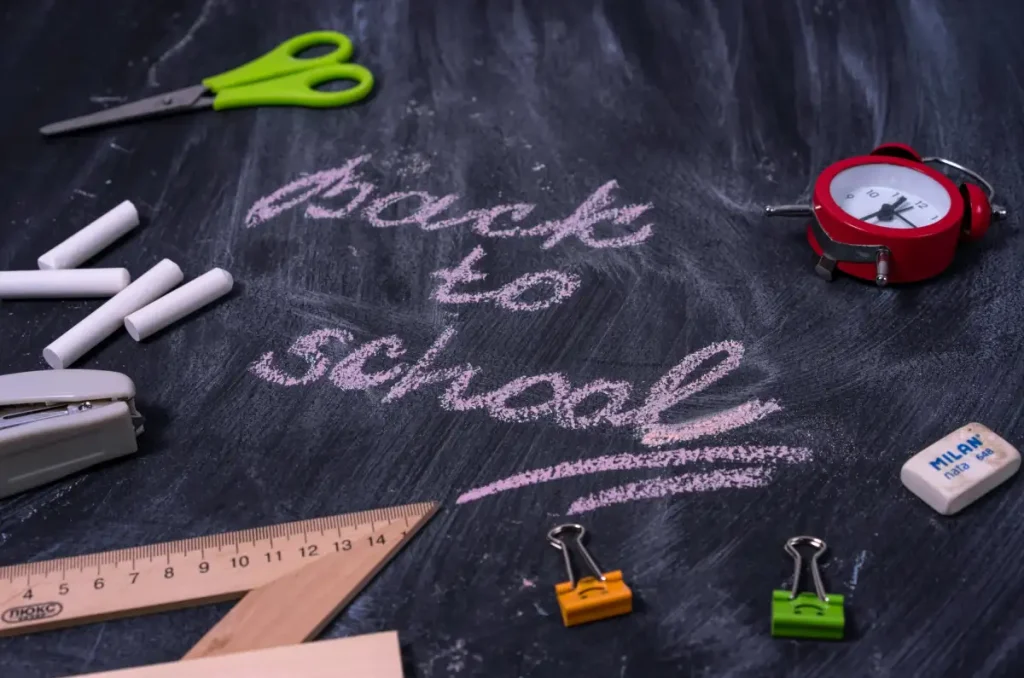 Regreso a clases 2025: lo que no puede faltar en tu mochila (sí, hablamos de BIC)