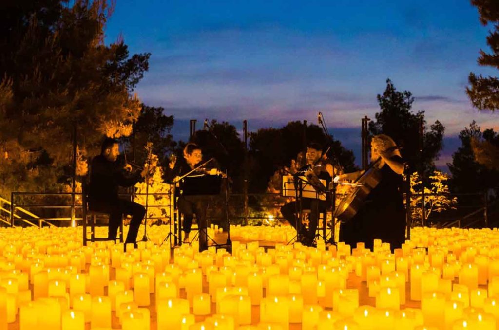 Candlelight en Día de Muertos: Un cuarteto de cuerdas interpreta música mexicana y clásicos del cine a la luz de las velas.