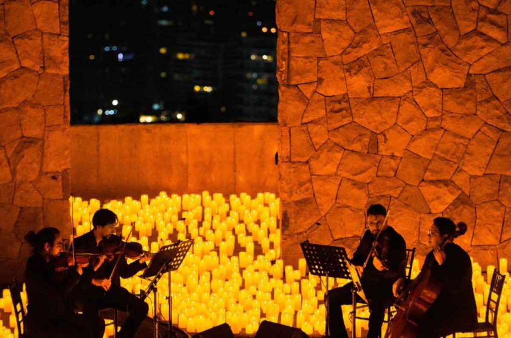Candlelight en Día de Muertos: Un cuarteto de cuerdas interpreta música mexicana y clásicos del cine a la luz de las velas.