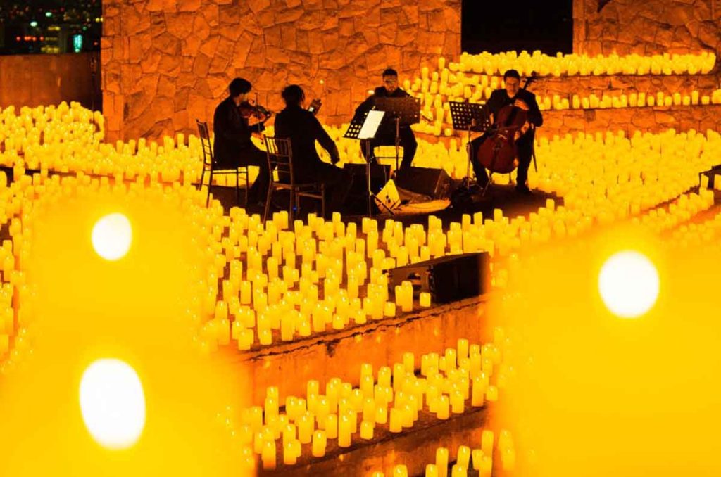Candlelight en Día de Muertos: Un cuarteto de cuerdas interpreta música mexicana y clásicos del cine a la luz de las velas.