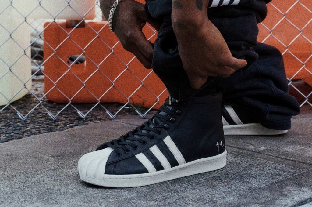 Una mezcla de esgrima medieval y estilo urbano coreano, adidas Originals y Thug Club retoman su alianza de la estética rebelde de Seúl.