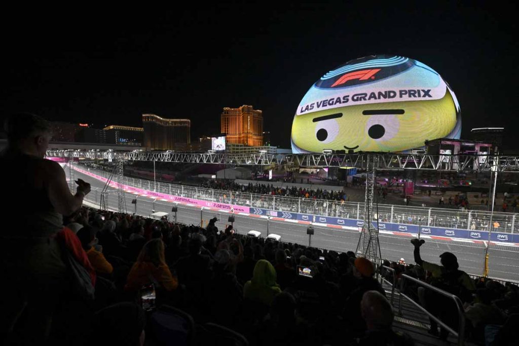 Las Vegas recibirá el Gran Premio de Fórmula 1 y el sorteo oficial del Mundial 2026 en el innovador recinto Sphere.