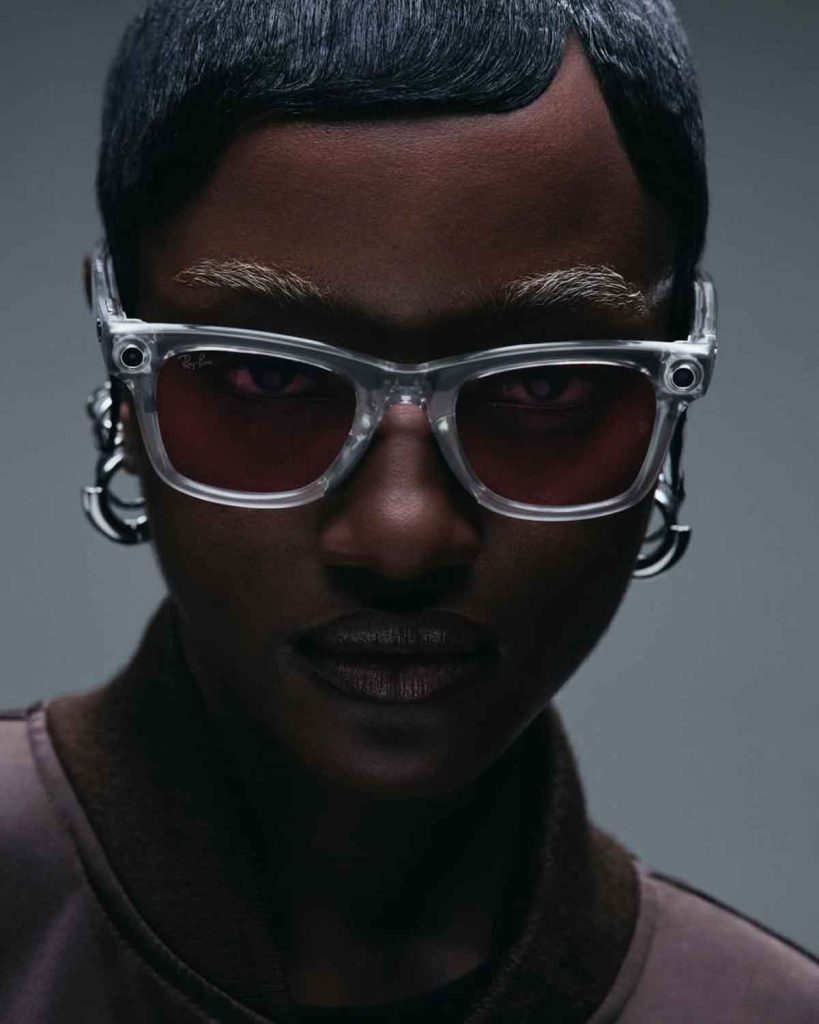 Los lentes Transitions Gen S se oscurecen más rápido en el sol y ofrecen protección UV. Vienen en 7 colores vibrantes para tu estilo.