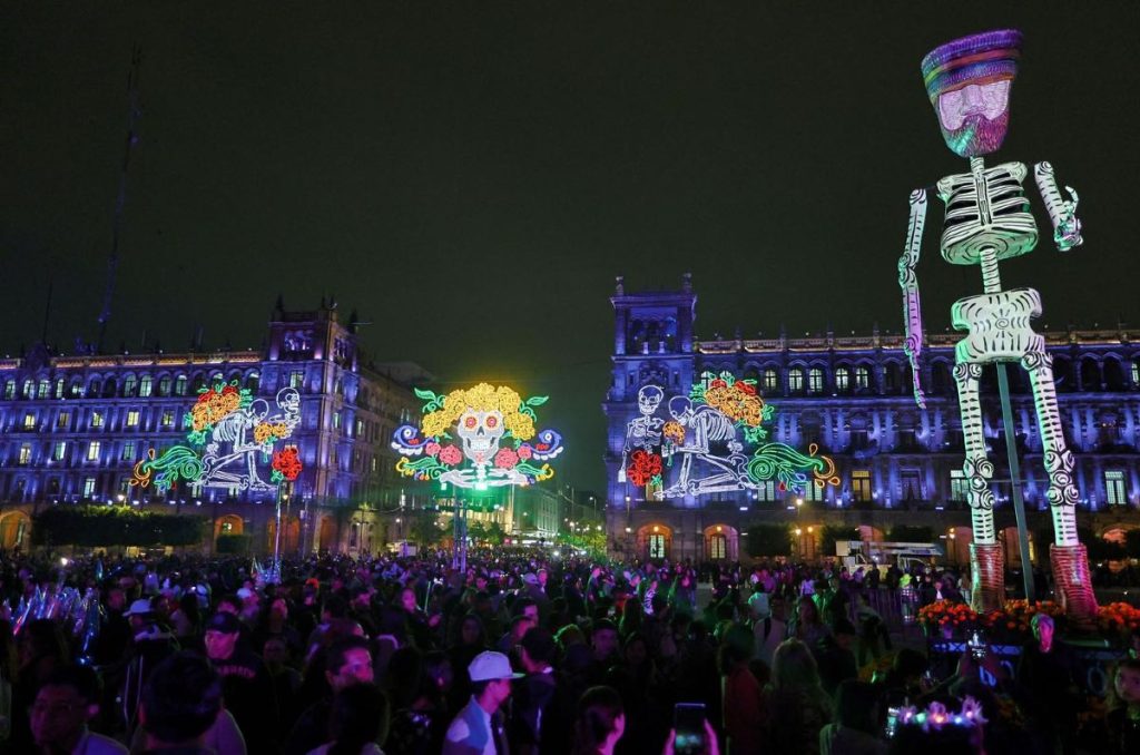 Mega ofrenda y alumbrado Zócalo CDMX Día de Muertos 2025 fechas e inauguración