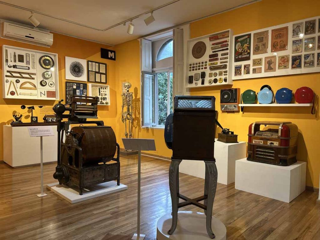 El MODO celebra su 15 aniversario con "La colección, con todas sus letras". Una exposición de más de 3,000 objetos