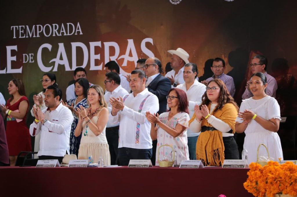 El Mole de Caderas 2025 llega a Tehuacán, Puebla, con una derrama económica de más de 100 millones de pesos y la participación de más de 70 cocineras tradicionales. Conoce los detalles de esta fiesta gastronómica llena de identidad, sabor y tradición.