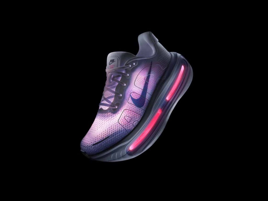 Nike Vomero Premium combina espumas ZoomX con unidades Air Zoom expuestas. Ofrece la amortiguación más suave para corredores