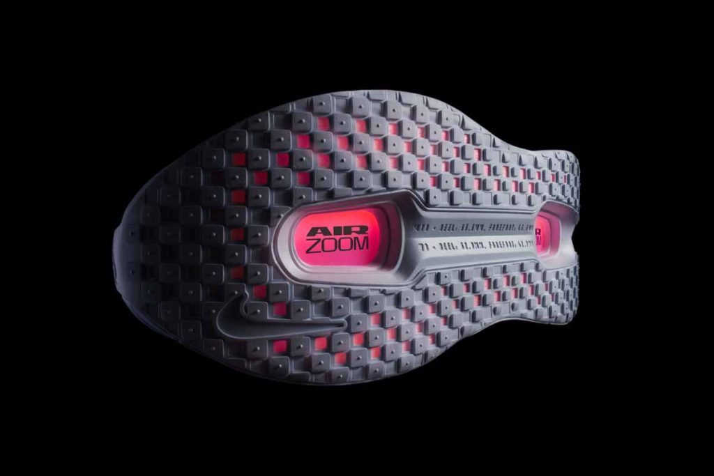 Nike Vomero Premium combina espumas ZoomX con unidades Air Zoom expuestas. Ofrece la amortiguación más suave para corredores