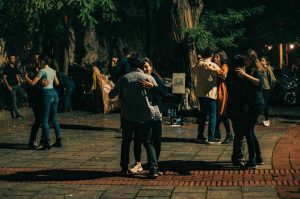Baile de Salón IPN: Noche de Brujas con salsa y bachata en el Centro Cultural Jaime Torres Bodet