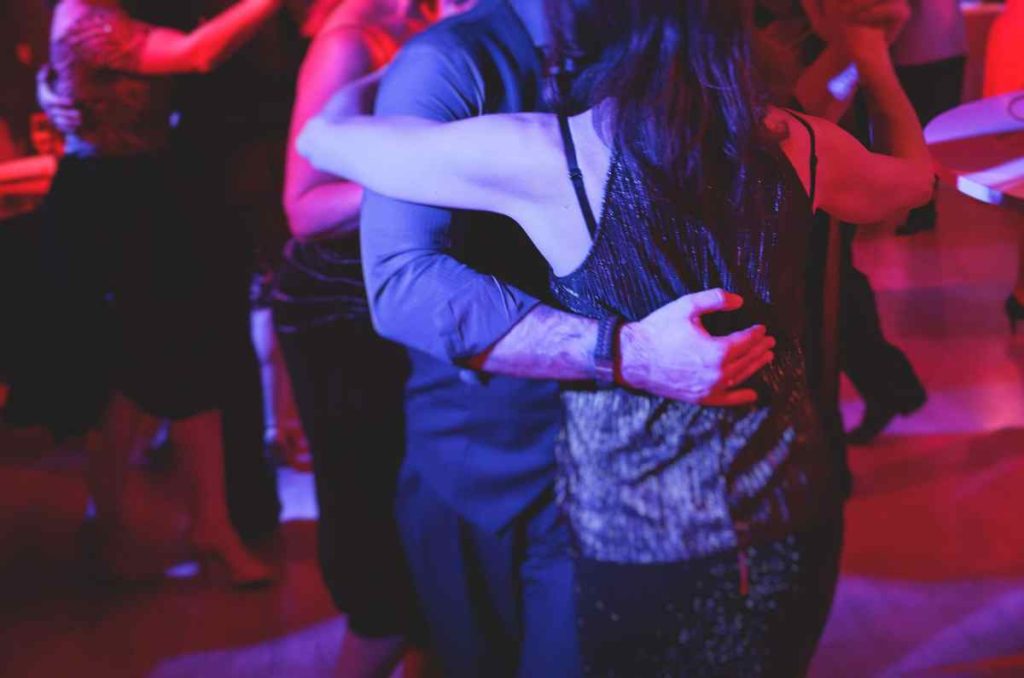 Baile de Salón IPN: Noche de Brujas con salsa y bachata en el Centro Cultural Jaime Torres Bodet