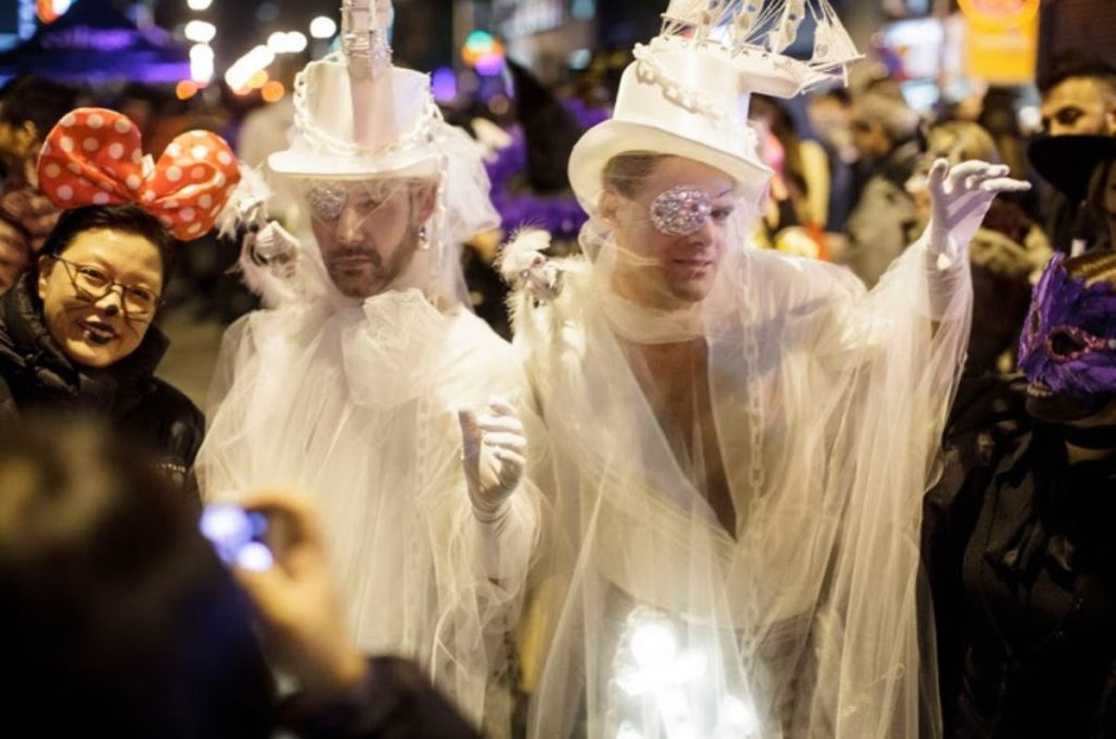 En octubre, Toronto se transforma con castillos embrujados y acuarios convertidos en pistas de baile hasta festivales familiares y paisajes de ensueño